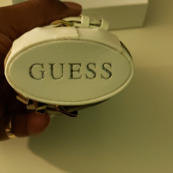 NWOT Guess watch brand new - Picture 3 of 4